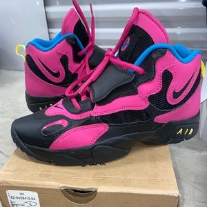 Nike Air Speed Turf. Big kids sz 6.5. Pink. Black.